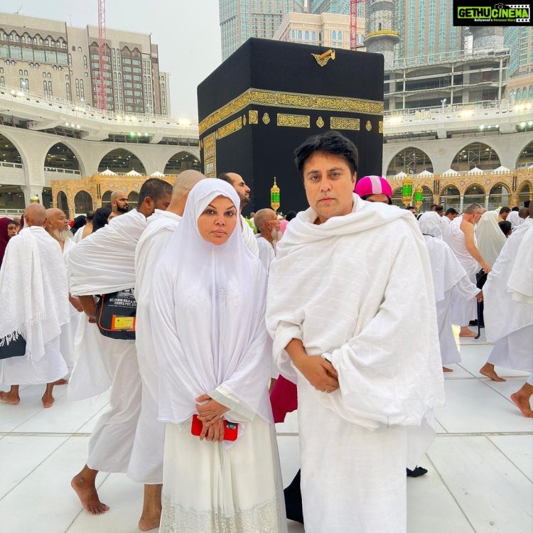 Having completed her Umrah, Rakhi Sawant has returned. She wants her fans to address her as Fatima.